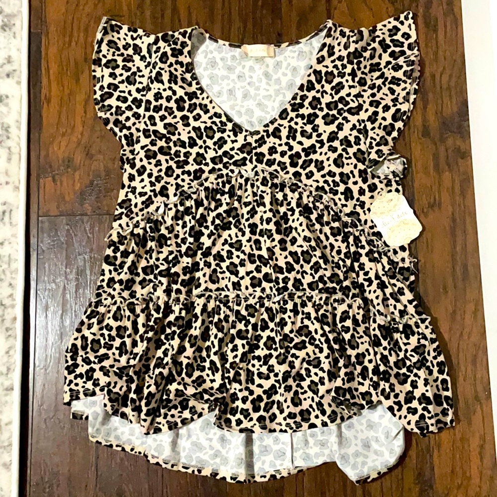 Altar’d State ruffle, tiered, leopard hi-low top!